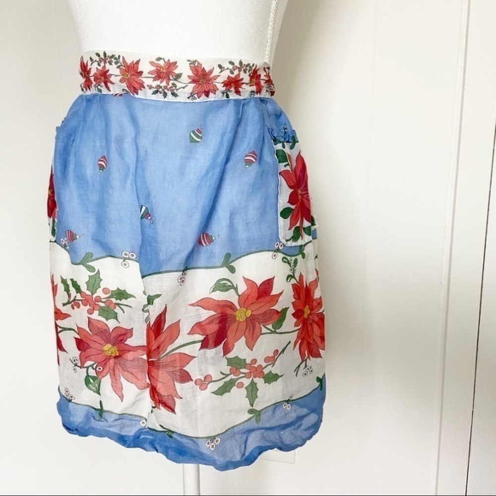 Vintage poinsettia sky blue apron with‎ pockets tie back